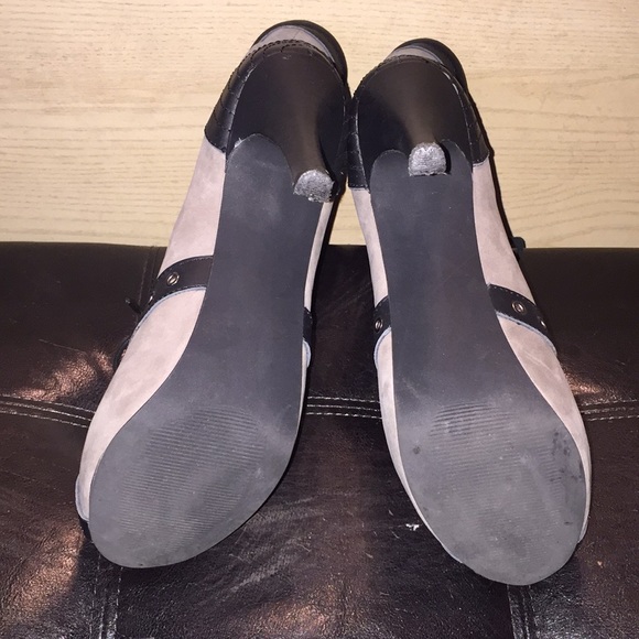 Size 8. Open Toe Black Bootie. - Picture 4 of 5